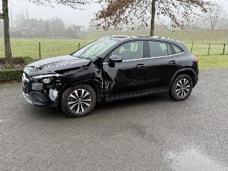 krockskadad bil auto Mercedes GLA Panorama / Automaat 2022/3