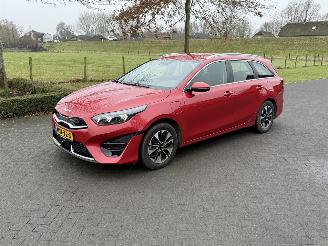 skadebil auto Kia Ceed Spotrswagon 1.6 GDI PHEV Dynamicline 2022/2