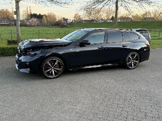krockskadad bil auto BMW i5 Touring EDRIVE40 / M-Sport / Pano / Leer 2025/3