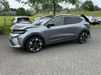 Damaged car Renault Scenic E-Tech EV87 Long Range 2025/11