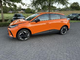 krockskadad bil auto MG 4 Electric 51 kWh 2023/11