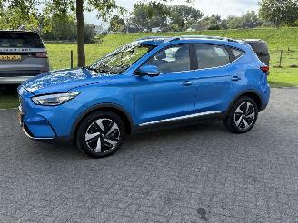 Damaged car MG ZS EV Long Range Luxury 70 kWh / Panorama / Leer 2023/5