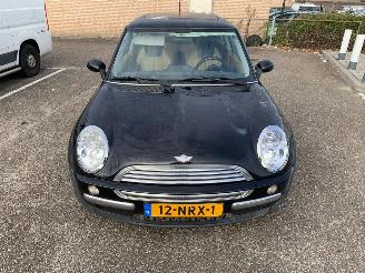 Schadeauto Mini Cooper 1.6 COOPER PEPPER 2002/8