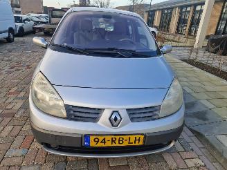 Schadeauto Renault Scenic 2.0 16v privilege luxe AUTOMAAT 2005/2