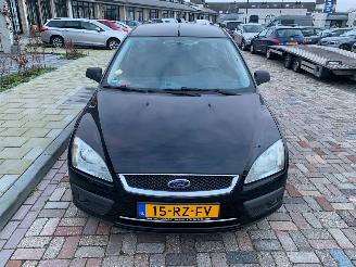 Schadeauto Ford Focus 1.6 16v 2005/10