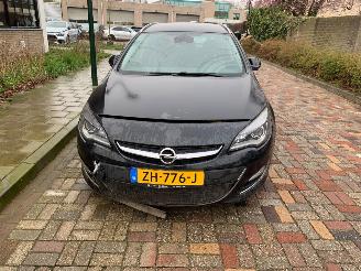 damaged passenger cars Opel Astra 1.4 TURBO SPORT AUTOMAAT 2014/5