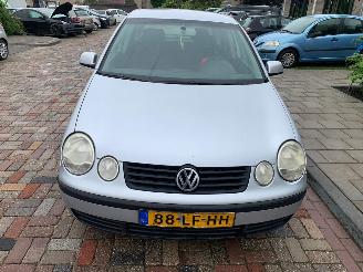 Schadeauto Volkswagen Polo AUTOMAAT 2002/11