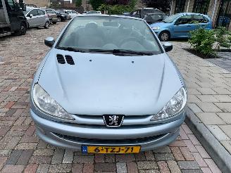Damaged car Peugeot 206 1.6 16V CABRIO 2003/5
