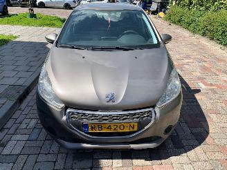 Coche accidentado Peugeot 208 1.2 VTI 2014/11