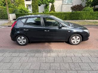 Hyundai I-30 1.4i dynamic picture 7