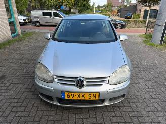 damaged passenger cars Volkswagen Golf 1.6 FSI 2007/6