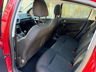 Peugeot 208 1.6 BLUE HDI ALLURE picture 17