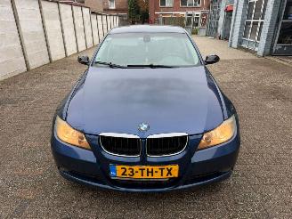 Schadeauto BMW 3-serie 318 I HIGH EXECUTIVE 2006/9
