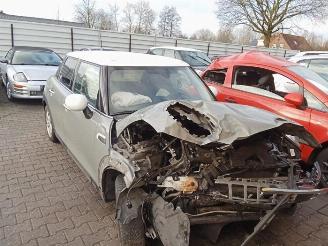 Vrakbiler auto Mini Cooper Mini (F55), Hatchback 5-drs, 2013 1.5 12V Cooper 2016/11