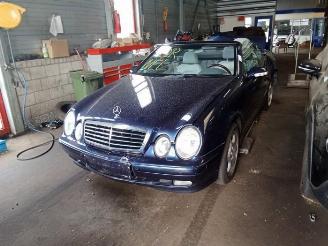Uttjänta bilar auto Mercedes CLK CLK (R208), Cabrio, 1997 / 2002 3.2 320 V6 18V 2000/2
