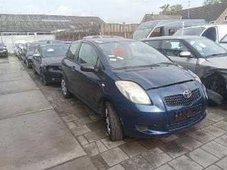 Toyota Yaris Yaris II (P9), Hatchback, 2005 / 2014 1.3 16V VVT-i picture 2