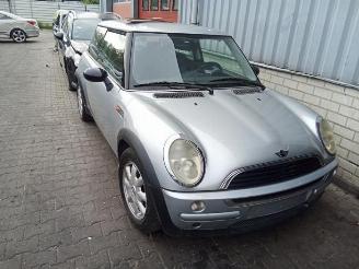 Autoverwertung Mini One  2001/10