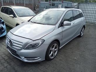Coche siniestrado Mercedes B-klasse B (W246/W242), Hatchback, 2011 / 2018 1.8 B-180 CDI BlueEFFICIENCY 16V 2012/4