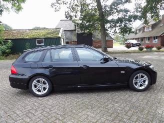 Auto incidentate BMW 3-serie 318I automaat station 2011/5