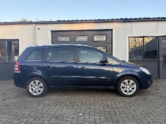 Opel Zafira  picture 2