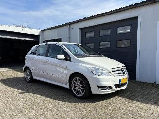 damaged passenger cars Mercedes B-klasse 180 blue efficiency business class 2011/2