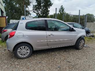 Démontage voiture Renault Clio 1.2 Collection 2010/10