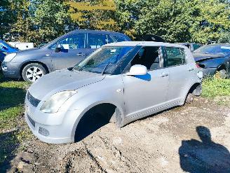 Démontage voiture Suzuki Swift 1.3 GLS 2007/9