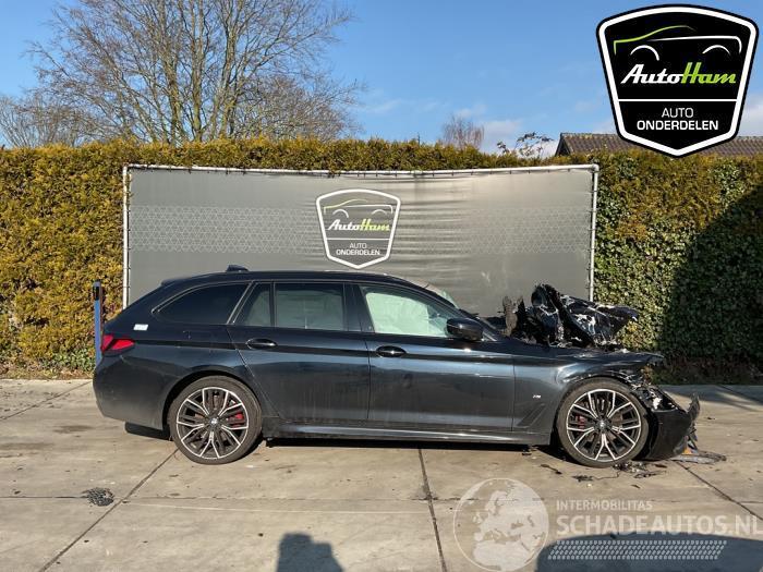 BMW 5-serie 5 serie Touring (G31), Combi, 2017 530i 2.0 TwinPower Turbo 16V Mild Hybrid