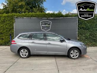 Coche siniestrado Peugeot 308 308 SW (L4/L9/LC/LJ/LR), Combi 5-drs, 2014 / 2021 1.2 12V e-THP PureTech 130 2015/3