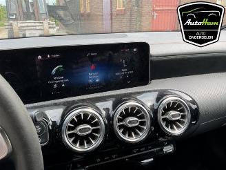 Mercedes Cla-klasse CLA (118.3), Sedan, 2019 1.3 CLA-200 Turbo 16V picture 17