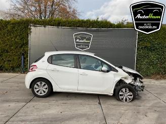 Coche siniestrado Peugeot 208 208 I (CA/CC/CK/CL), Hatchback, 2012 / 2019 1.0 Vti 12V PureTech 2013/10