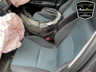 Toyota Yaris Yaris III (P13), Hatchback, 2010 / 2020 1.0 12V VVT-i picture 16