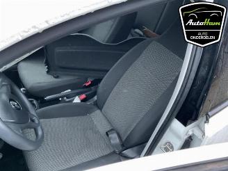 Volkswagen Up! Up! (121), Hatchback, 2011 1.0 12V 60 picture 19