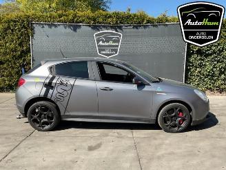 Salvage car Alfa Romeo Giulietta Giulietta (940), Hatchback, 2010 / 2020 1.75 TBI 16V QV 2015/5