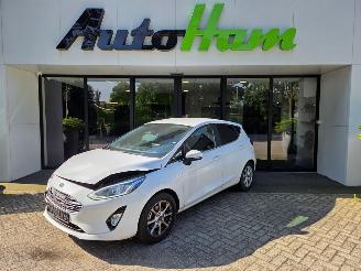 damaged passenger cars Ford Fiesta 1.0 EcoBoost 12V Hatchback  Benzine 999cc 70kW (95pk) FWD 2019-12  M0JB 2021/1