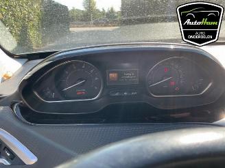 Peugeot 2008 2008 (CU), MPV, 2013 / 2019 1.2 Vti 12V PureTech 82 picture 20