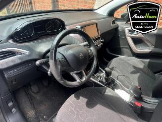 Coche siniestrado Peugeot 2008 2008 (CU), MPV, 2013 / 2019 1.2 Vti 12V PureTech 82 2014/4