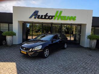 Coche accidentado Volvo V-60 1.6 T4 16V Combi/o  Benzine 1.596cc 132kW (179pk) FWD 2010-09/2015-12 (FW48) B4164T 2011/1