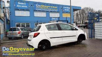 demontáž osobní automobily Toyota Yaris Yaris III (P13), Hatchback, 2010 / 2020 1.0 12V VVT-i 2015/12