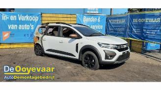 Coche siniestrado Dacia Jogger Jogger, MPV, 2022 1.6 Hybrid 140 16V 2023/10