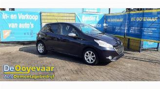 Salvage car Peugeot 208 208 I (CA/CC/CK/CL), Hatchback, 2012 / 2019 1.2 Vti 12V PureTech 82 2014/10