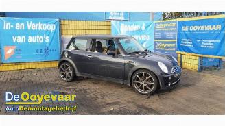 Coche siniestrado Mini Cooper Mini (R50/53), Hatchback, 2001 / 2007 1.6 16V Cooper 2005/7