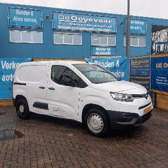 skadebil auto Toyota ProAce PROACE CITY 1.5 D-4D Live 2023/8