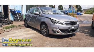 Vrakbiler auto Peugeot 308 308 (L3/L8/LB/LH/LP), Hatchback 5-drs, 2013 / 2021 1.2 12V e-THP PureTech 130 2016/7