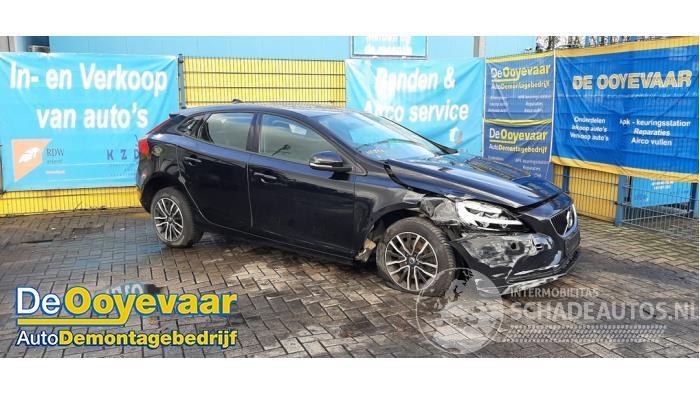 Volvo V-40 V40 (MV), Hatchback 5-drs, 2012 / 2019 2.0 T2 16V