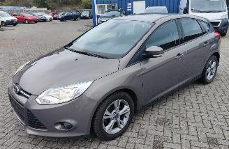 Vaurioauto  passenger cars Ford Focus Ford Focus Lim. Sync Edition 2014/5