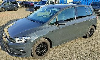 damaged passenger cars Volkswagen Golf Sportsvan Volkswagen Golf Sportsvan VII Join 2018/6