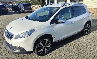 Unfallwagen Peugeot 2008 Peugeot 2008 Allure navi 86237 km lichte schade 2016/4