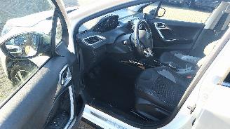 Peugeot 2008 Peugeot 2008 Allure navi 86237 km lichte schade picture 7