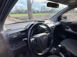 Toyota iQ  picture 10